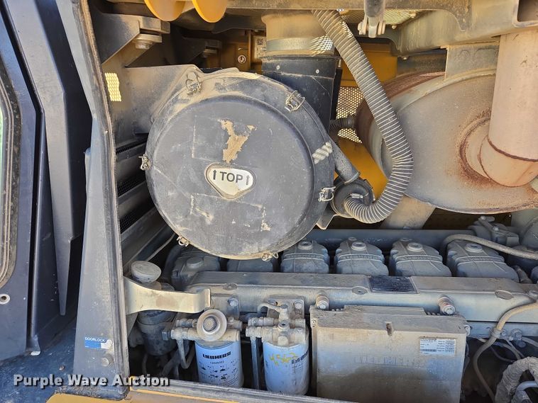 image for item EB1124 2014 John Deere 950J dozer