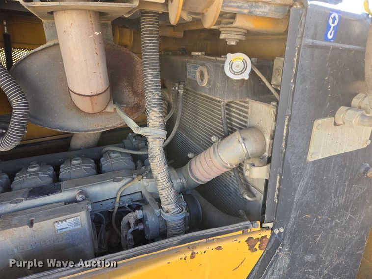 image for item EB1124 2014 John Deere 950J dozer