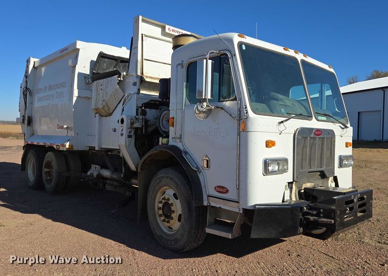 image for item EB1125 2012 Peterbilt 320 refuse truck