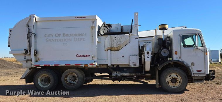 image for item EB1125 2012 Peterbilt 320 refuse truck