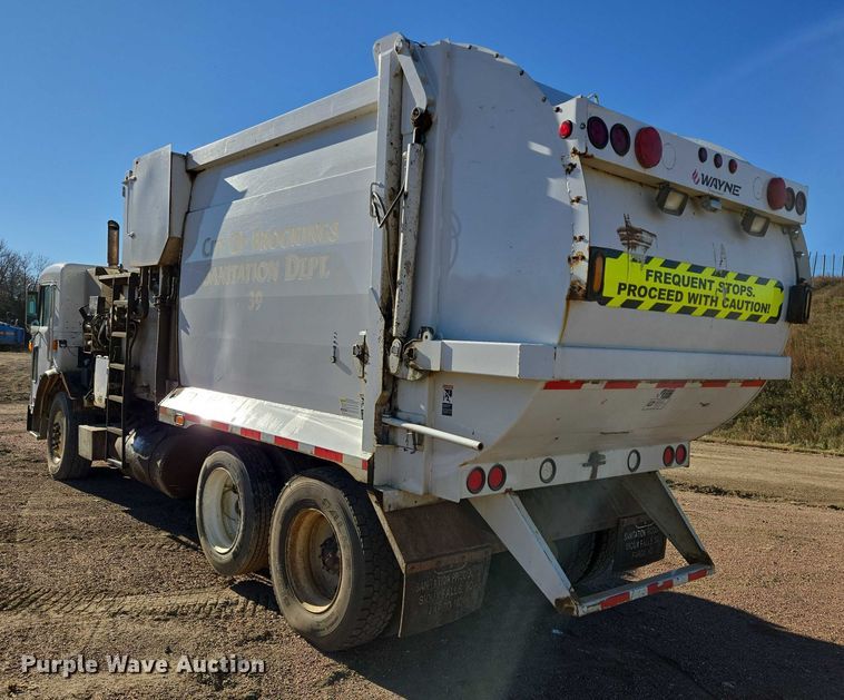 image for item EB1125 2012 Peterbilt 320 refuse truck