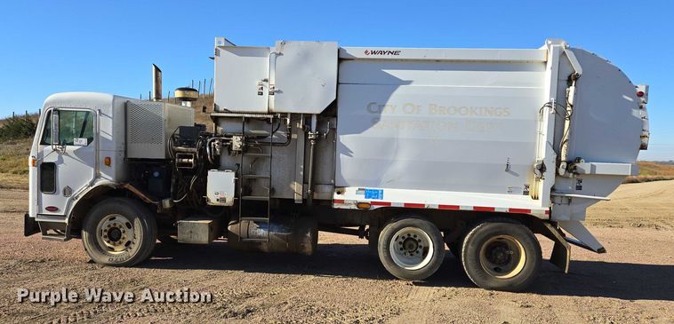 image for item EB1125 2012 Peterbilt 320 refuse truck