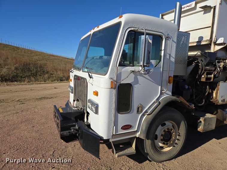 image for item EB1125 2012 Peterbilt 320 refuse truck