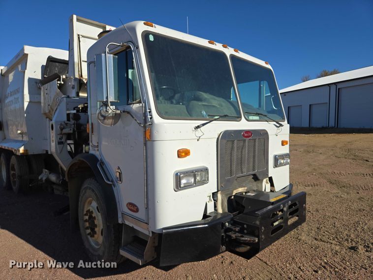 image for item EB1125 2012 Peterbilt 320 refuse truck