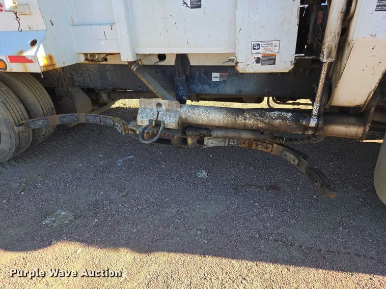 image for item EB1125 2012 Peterbilt 320 refuse truck