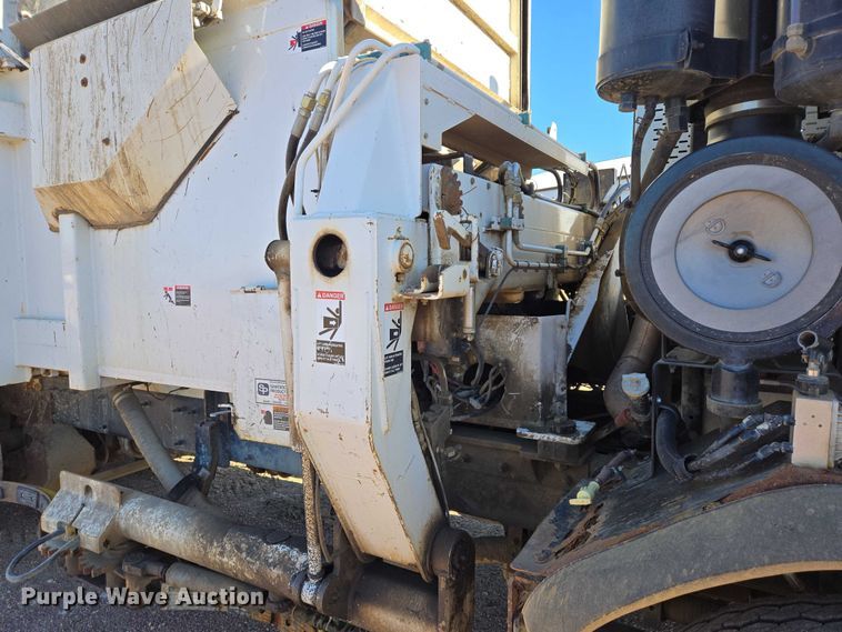 image for item EB1125 2012 Peterbilt 320 refuse truck