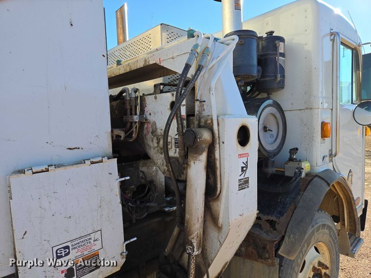 image for item EB1125 2012 Peterbilt 320 refuse truck