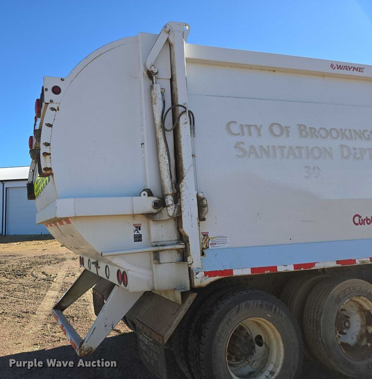 image for item EB1125 2012 Peterbilt 320 refuse truck