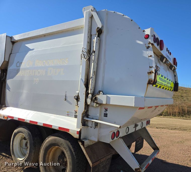 image for item EB1125 2012 Peterbilt 320 refuse truck