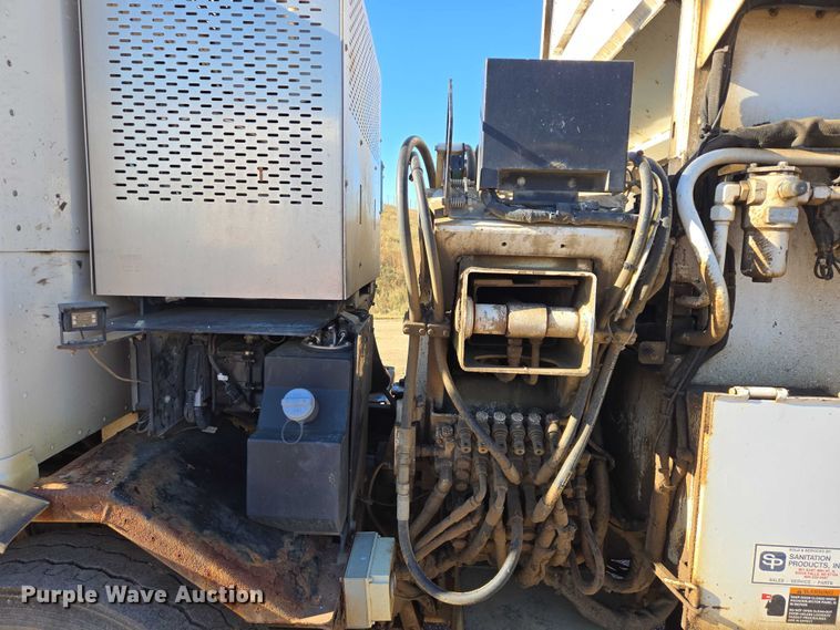 image for item EB1125 2012 Peterbilt 320 refuse truck