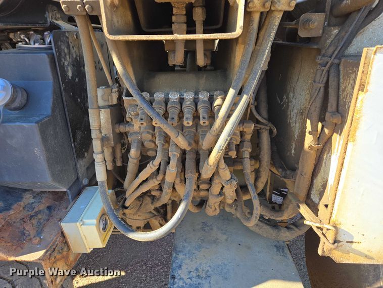 image for item EB1125 2012 Peterbilt 320 refuse truck