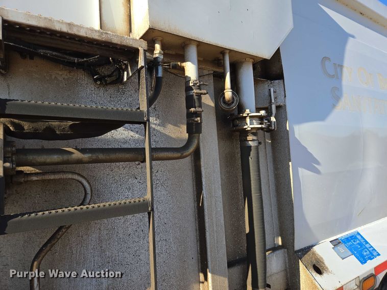 image for item EB1125 2012 Peterbilt 320 refuse truck