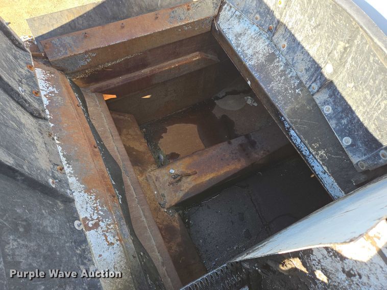 image for item EB1125 2012 Peterbilt 320 refuse truck