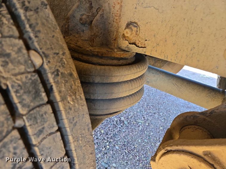 image for item EB1125 2012 Peterbilt 320 refuse truck