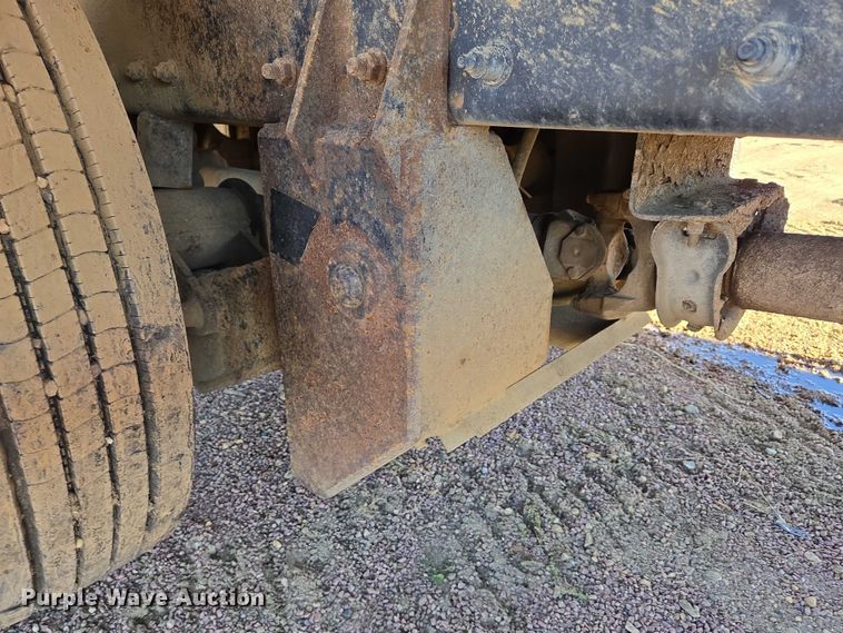 image for item EB1125 2012 Peterbilt 320 refuse truck