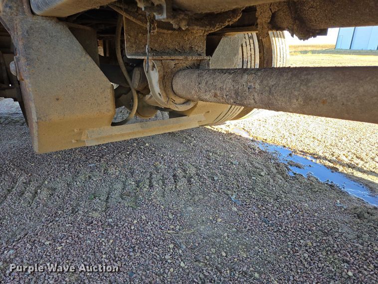 image for item EB1125 2012 Peterbilt 320 refuse truck