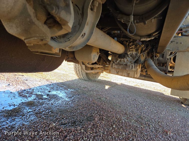 image for item EB1125 2012 Peterbilt 320 refuse truck