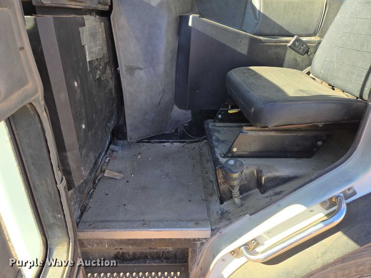 image for item EB1125 2012 Peterbilt 320 refuse truck