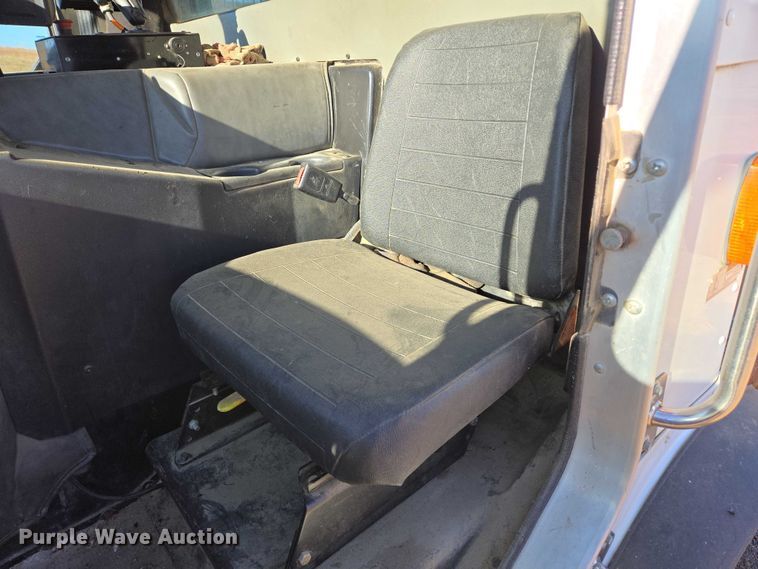 image for item EB1125 2012 Peterbilt 320 refuse truck