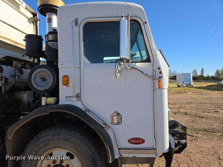 image for item EB1125 2012 Peterbilt 320 refuse truck