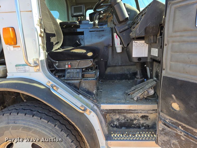 image for item EB1125 2012 Peterbilt 320 refuse truck