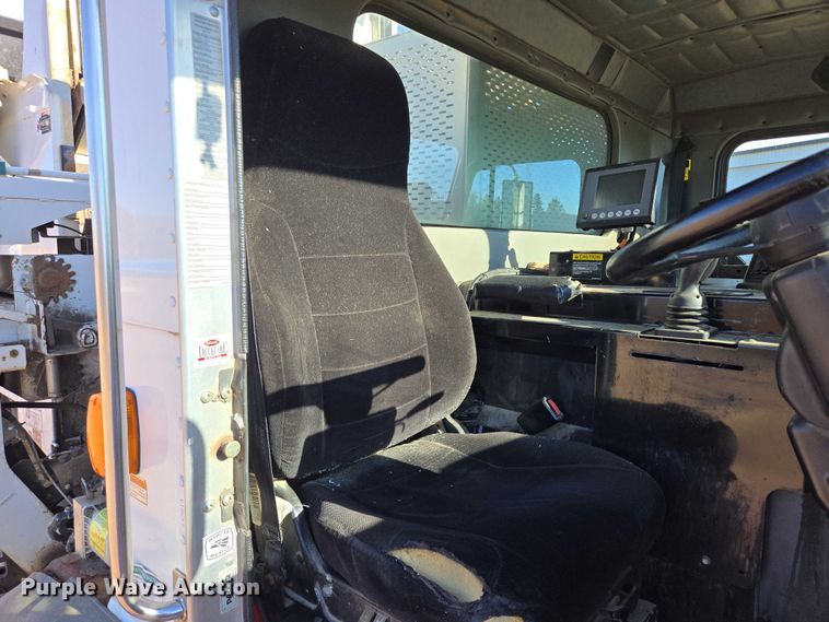 image for item EB1125 2012 Peterbilt 320 refuse truck