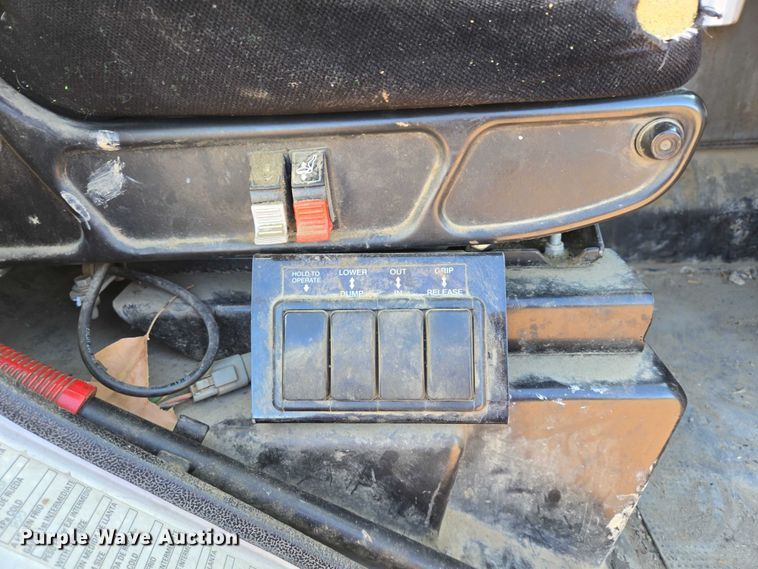 image for item EB1125 2012 Peterbilt 320 refuse truck