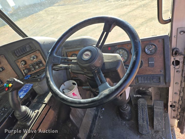 image for item EB1125 2012 Peterbilt 320 refuse truck