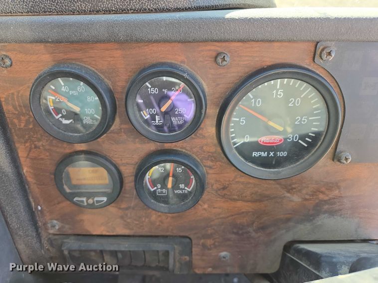 image for item EB1125 2012 Peterbilt 320 refuse truck