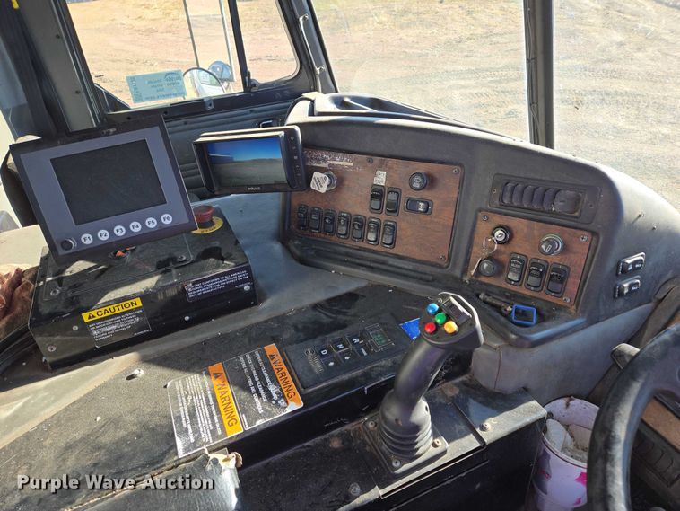 image for item EB1125 2012 Peterbilt 320 refuse truck