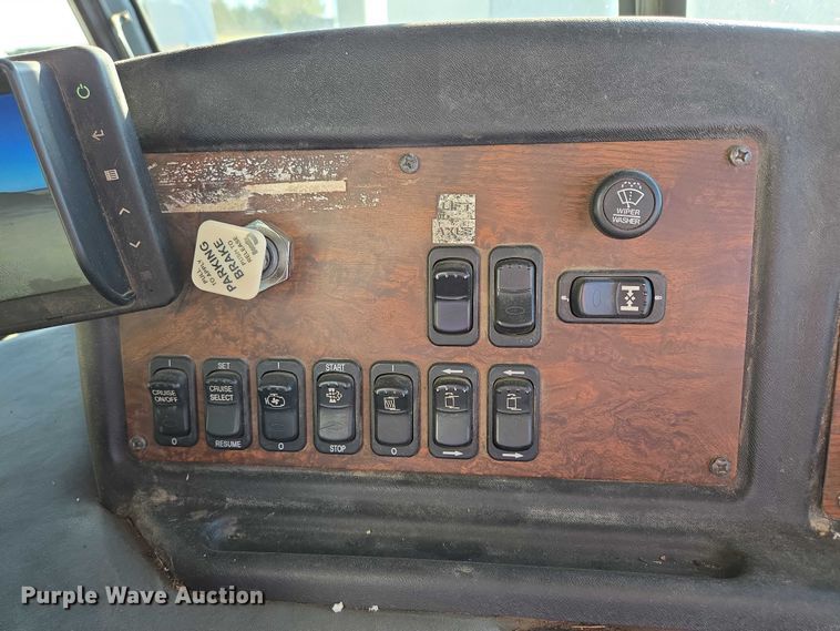 image for item EB1125 2012 Peterbilt 320 refuse truck