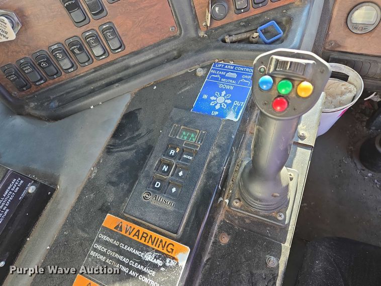 image for item EB1125 2012 Peterbilt 320 refuse truck