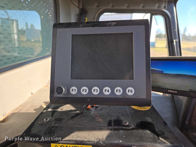 image for item EB1125 2012 Peterbilt 320 refuse truck