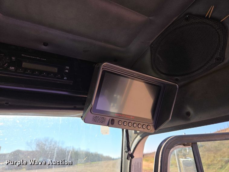 image for item EB1125 2012 Peterbilt 320 refuse truck