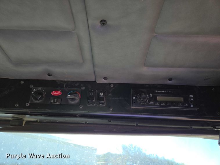 image for item EB1125 2012 Peterbilt 320 refuse truck