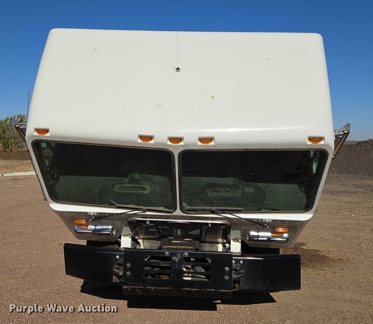 image for item EB1125 2012 Peterbilt 320 refuse truck