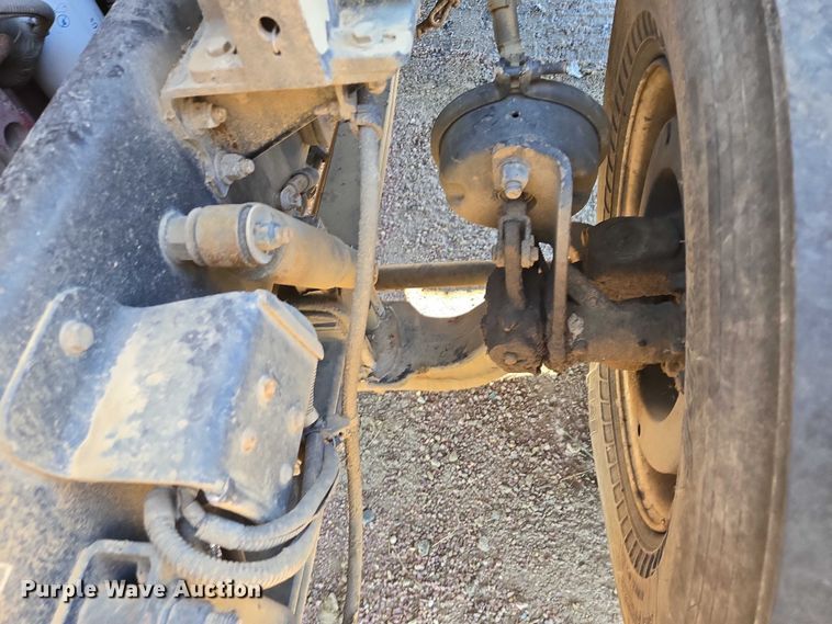 image for item EB1125 2012 Peterbilt 320 refuse truck