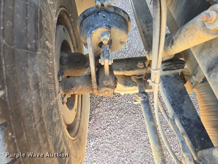 image for item EB1125 2012 Peterbilt 320 refuse truck