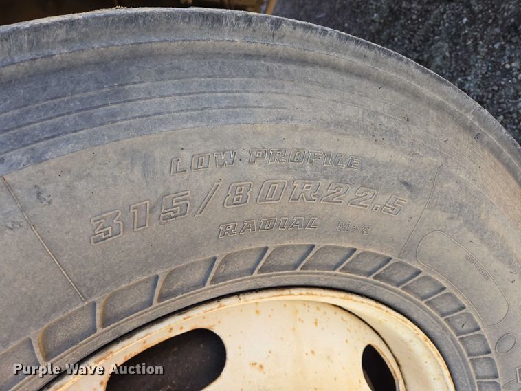 image for item EB1125 2012 Peterbilt 320 refuse truck