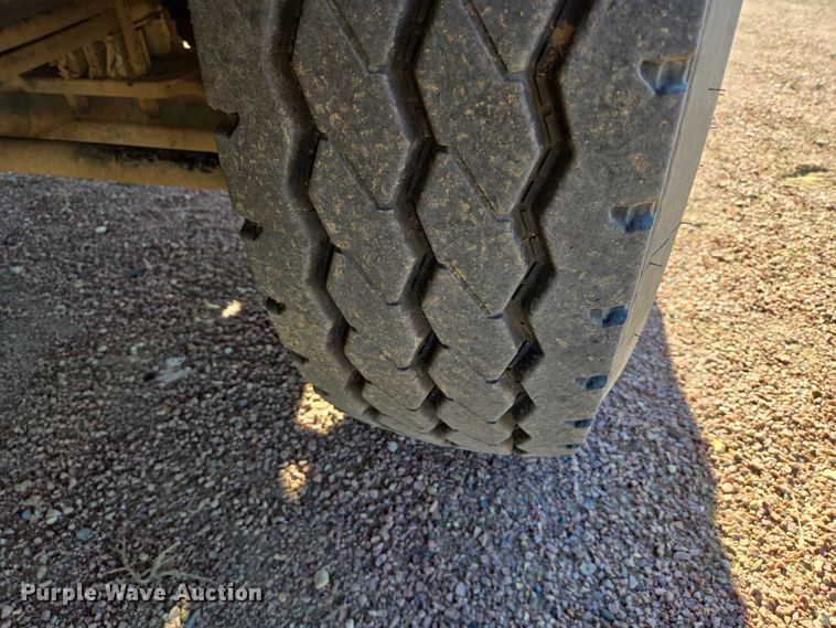 image for item EB1125 2012 Peterbilt 320 refuse truck