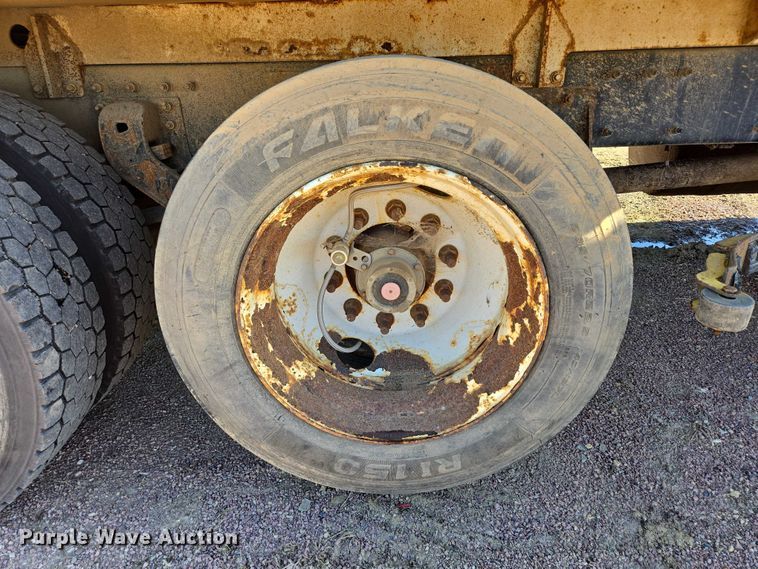 image for item EB1125 2012 Peterbilt 320 refuse truck