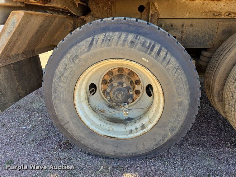 image for item EB1125 2012 Peterbilt 320 refuse truck