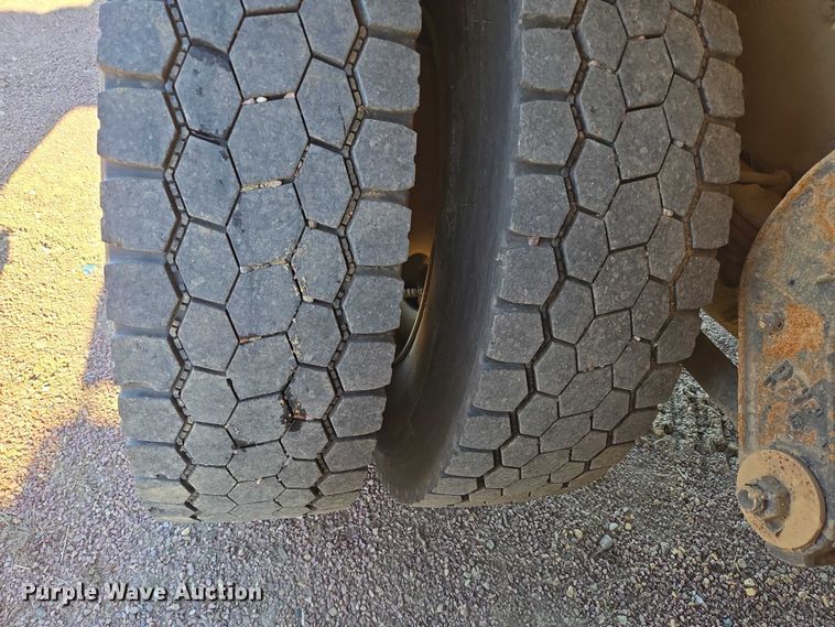 image for item EB1125 2012 Peterbilt 320 refuse truck