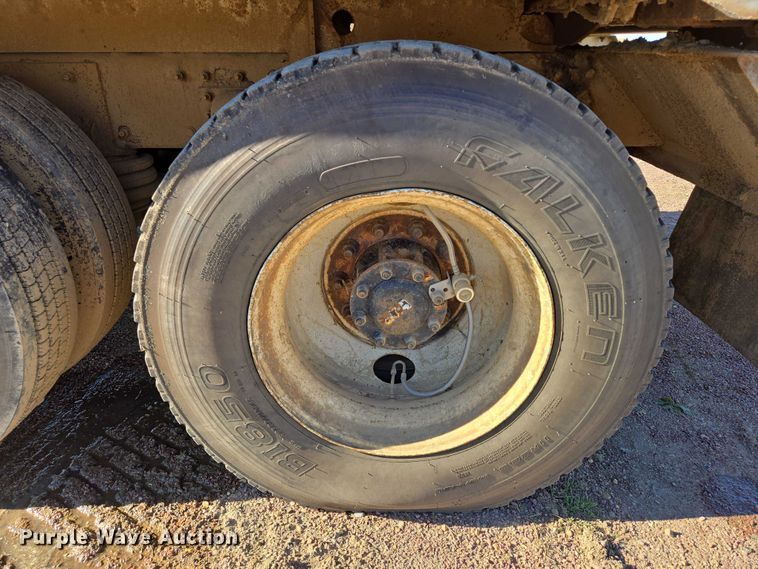 image for item EB1125 2012 Peterbilt 320 refuse truck