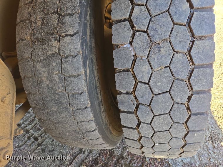 image for item EB1125 2012 Peterbilt 320 refuse truck