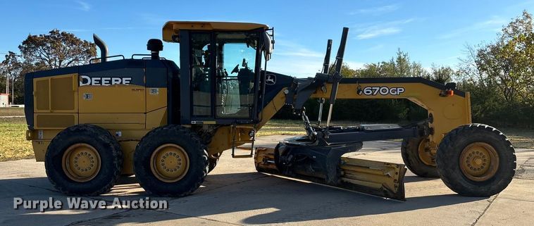 image for item ED2327 2015 John Deere 670G motor grader