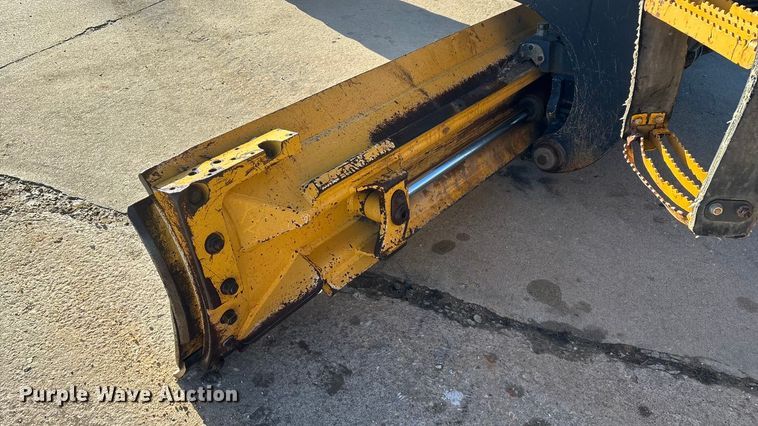 image for item ED2327 2015 John Deere 670G motor grader