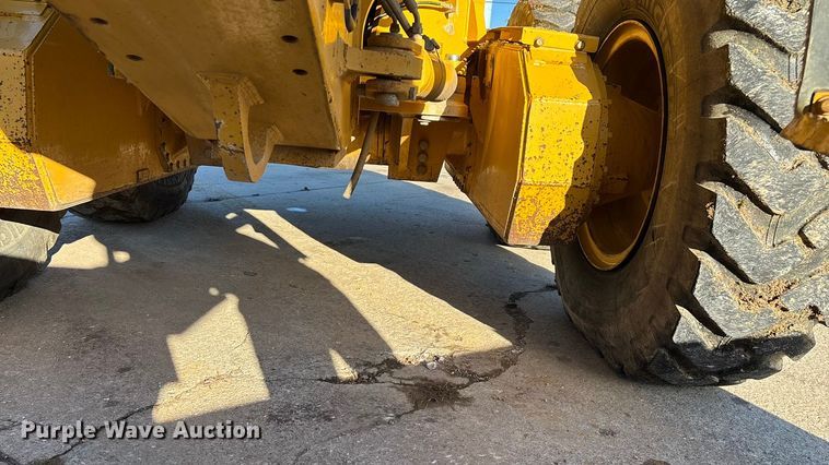 image for item ED2327 2015 John Deere 670G motor grader