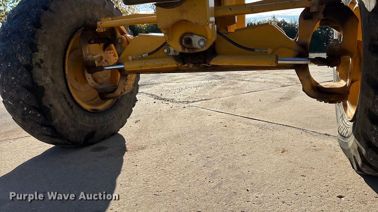 image for item ED2327 2015 John Deere 670G motor grader