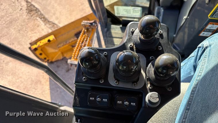 image for item ED2327 2015 John Deere 670G motor grader